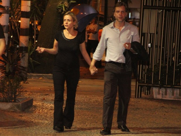 Giulia Gam com o namorado no Rio (Foto: Rodrigo dos Anjos/ Ag. News)