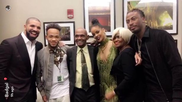 Drake conhece os família de Rihanna após VMA  (Foto: Snapchat / Reprodução)