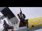 Filho de Will Smith salta de paraquedas e mãe posta foto