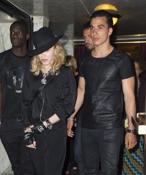 Madonna e o namorado, Timor Steffens  (Foto: Splash News/AKM-GSI / AKM-GSI )