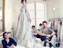 Mulher do ator Benedict Cumberbatch usou vestido de noiva prata; veja foto