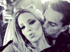 Dani Winits ganha chamego do namorado: 'Beijo todos os dias'