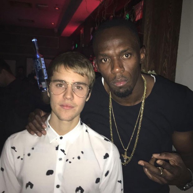 Justin Bieber e Usain Bolt em boate em Londres, na Inglaterra (Foto: Instagram/ Reprodução)