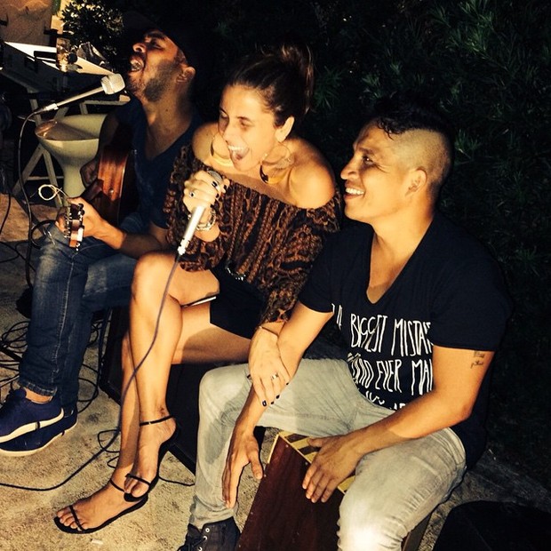 Giovanna Antonelli canta em festa no Rio (Foto: Instagram/ Reprodução)