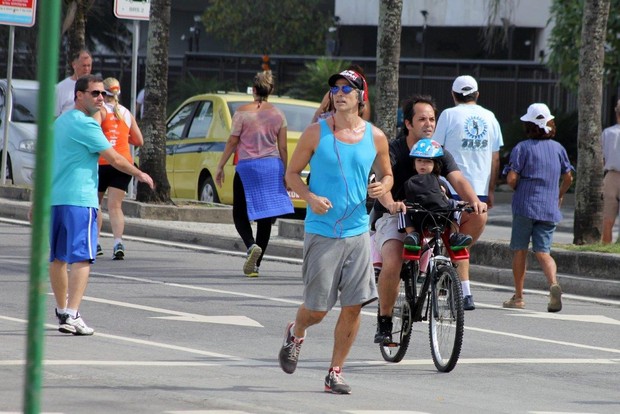 Reynaldo Gianecchini corre na orla (Foto: JC Pereira / AgNews)