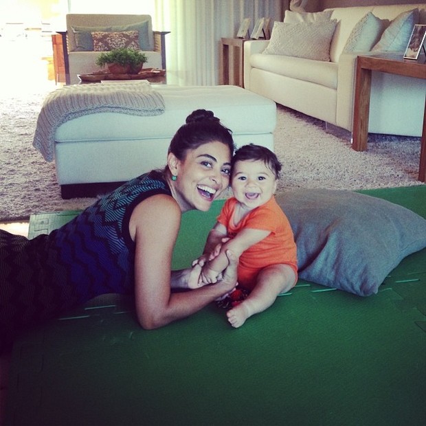 Juliana Paes e o filho caçula, Antônio (Foto: Reprodução/Instagram)