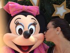 De férias na Disney, Viviane Araújo dá bitoca na Minnie