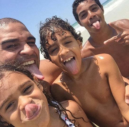  Adriano Imperador com os filhos (Foto: Instagram / Reprodução)