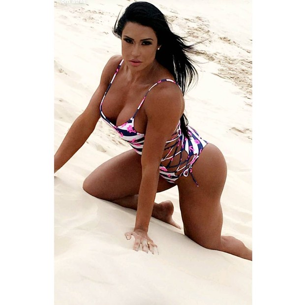 Gracyanne Barbosa posa sexy (Foto: Reprodução / Instagram)