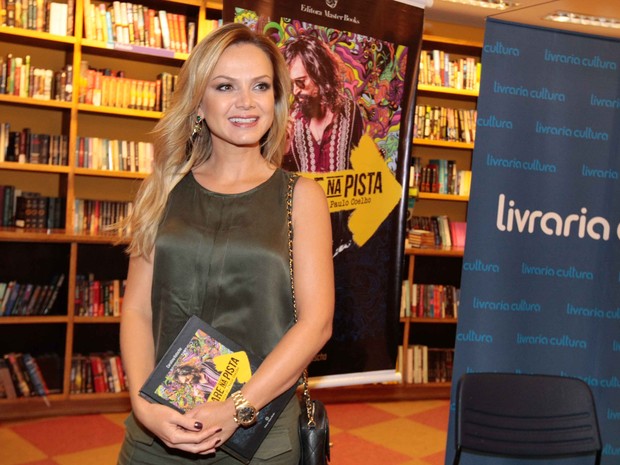 Eliana em lançamento de livro em São Paulo (Foto: Leo Franco/ Ag. News)