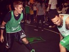 Justin Bieber e Chris Brown jogam basquete juntos