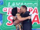 Depois de traição, Scheila Carvalho beija marido em programa de TV