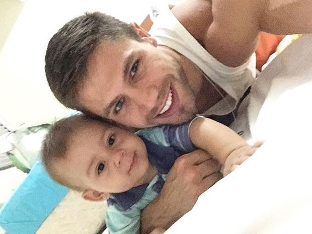 Ex-BBB Jonas e o filho, João Lucas (Foto: Instagram/ Reprodução)