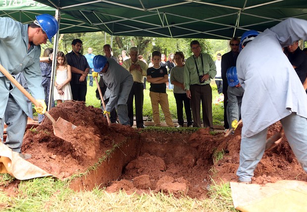 Enterro de Inezita Barroso (Foto: Iwi Onodera / EGO)