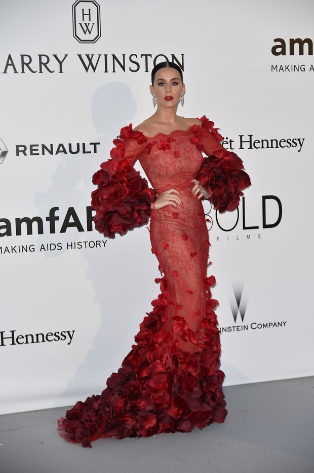 Katy Perry no baile da amfAR, em Cannes (Foto: AFP)