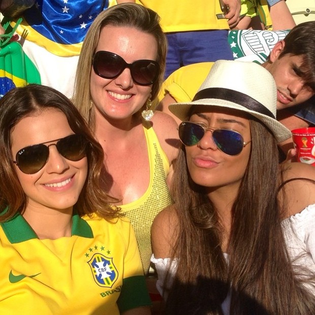 Bruna Marquezine no estádio (Foto: Instagram / Reprodução)