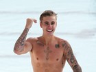 Justin Bieber se diverte em praia em Sydney, na Austrália