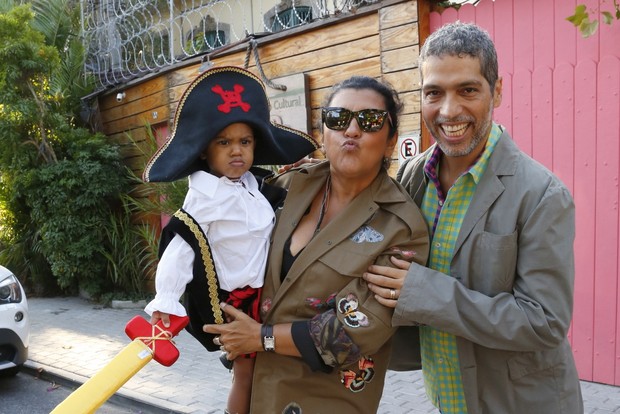 Regina Casé e Estevão Ciavatta com o filho (Foto: Felipe Assumpção/Agnews)