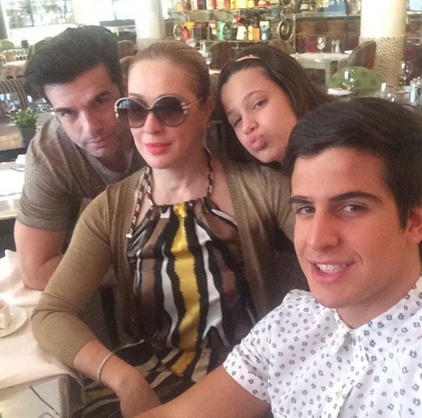 Claudia Raia com filhos e namorado (Foto: Reprodução/ Instagram)