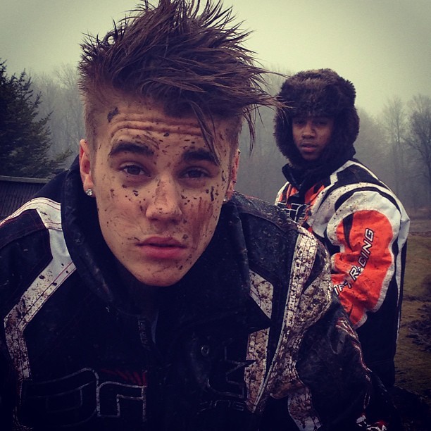 Justin Bieber posa com o rosto sujo (Foto: Instagram/ Reprodução)