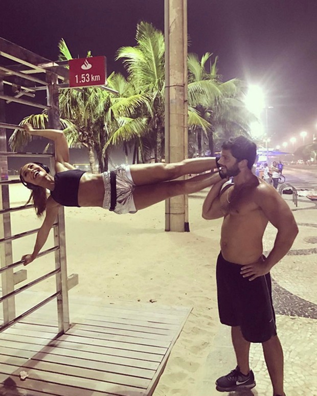 Sabrina Sato e Duda Nagle em Copacabana, Zona Sul do Rio (Foto: Instagram/ Reprodução)