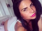 Solange Gomes lança desafio em foto: 'Ser sexy mesmo usando bege'