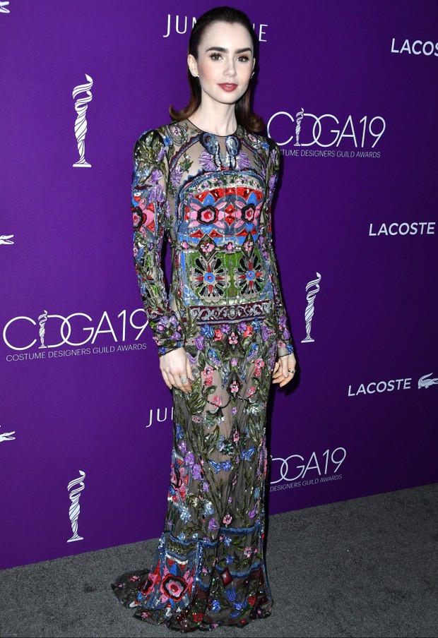 Lily Collins no Costume Designers Guild Awards (Foto: Getty Images)