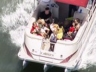 Brad Pitt e Angelina Jolie curtem passeio de barco com os filhos