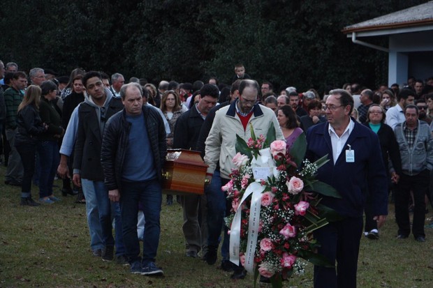 Enterro da Miss Fabiane Niclotti (Foto: Mateus Fontana / Divulgação)