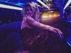 Após premiação, Heidi Klum se 'desmonta' em limousine