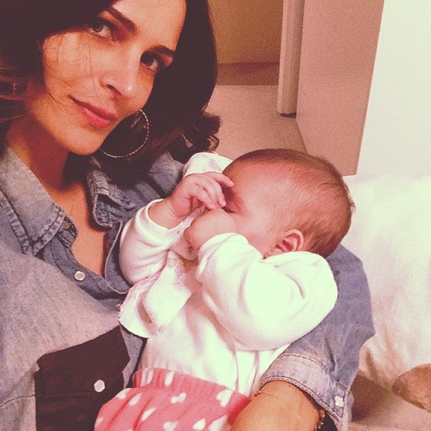 Fernanda Motta com a filha (Foto: Instagram/ Reprodução)