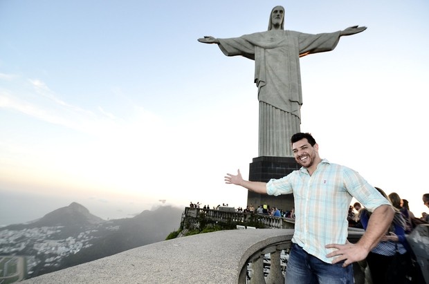 Cézar Lima, vencedor do BBB 15, realiza sonho de conhecer o Cristo Redentor, no Rio de Janeiro (Foto: Roberto Teixeira/Ego)