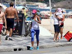 Letícia Wiermann corre em orla de praia no Rio