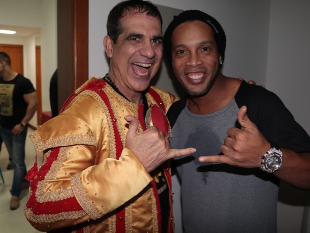 Durval Lellys e Ronaldinho Gaúcho em show em Salvador, na Bahia (Foto: Fred Pontes/ Divulgação)