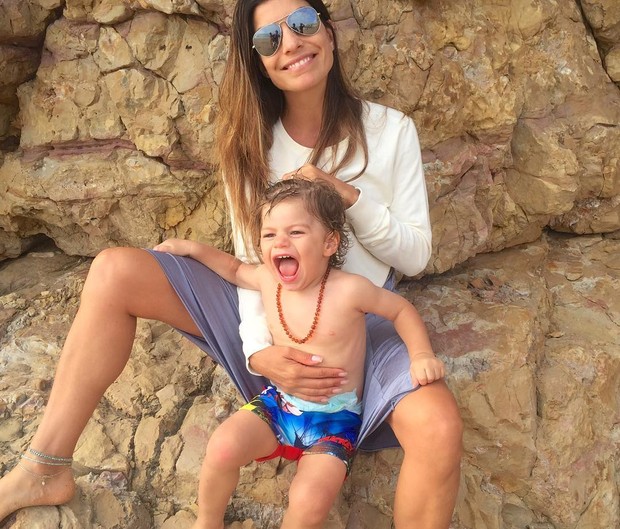 Joana Balaguer com o filho (Foto: Reprodução/ Instagram)