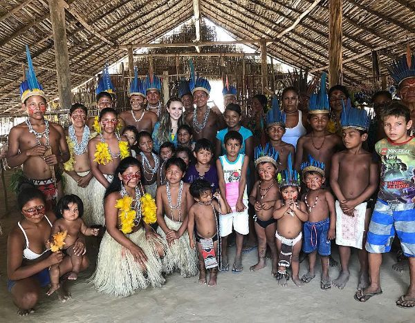 Larissa Manoela em tribo indígena (Foto: Reprodução/Instagram)
