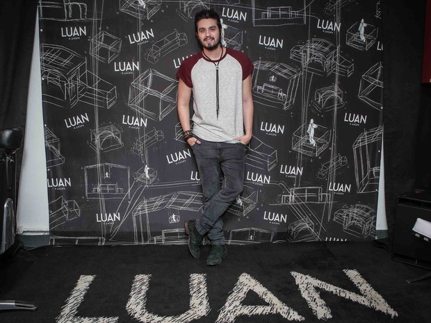 Luan Santana em bastidores de show em São Paulo (Foto: Raphael Castello/ Ag. News)