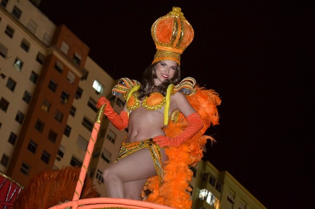Sueca no Carnaval (Foto: Roberto Teixeira/EGO)