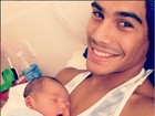 Micael Borges posta foto fofa com o filho, Zion