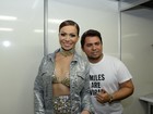 Solange Almeida usa look ousado e com brilhos em show na Bahia