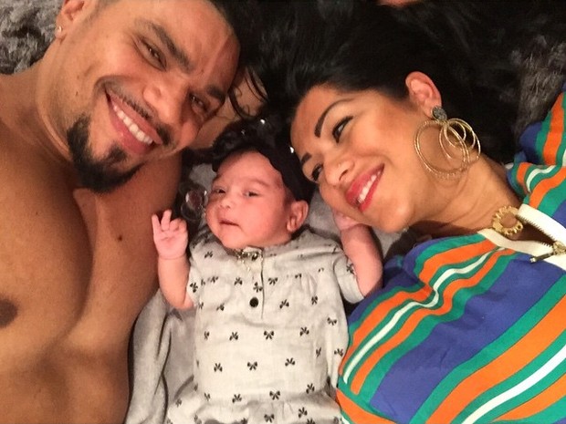 Naldo com Ellen Cardoso e a filho, Maria Victoria (Foto: Instagram/ Reprodução)