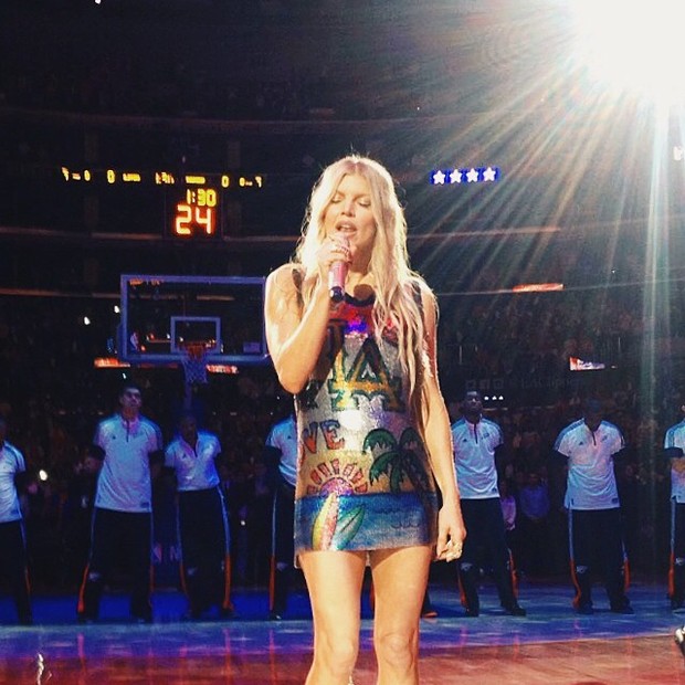 Fergie em apresentação em Los Angeles, nos Estados Unidos (Foto: Instagram/ Reprodução)