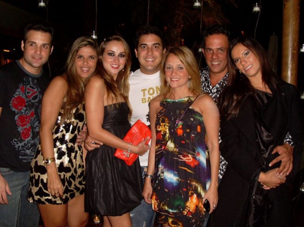 André Marques com a ex-mulher Manuela Vieira e amigos em 2008 (Foto: Reprodução EGO)