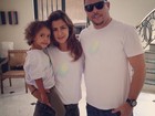 Ronaldo posa com a namorada e a filha para campanha beneficente