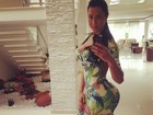 Gracyanne Barbosa exibe curvas com roupa colada