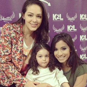 Tânia Mara e a filha, Maysa, com Anitta (Foto: Instagram/ Reprodução)