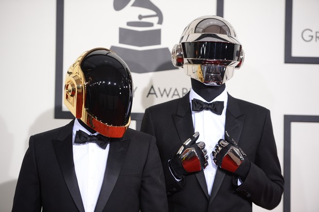  Daft Punk no Grammy, em Los Angeles, nos Estados Unidos (Foto: Robyn Beck/ AFP)