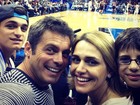 Luigi Baricelli assiste a jogo de basquete com a família nos EUA