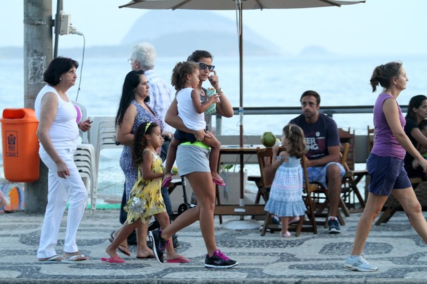 Ronaldo e família (Foto: Wallace Barbosa\AgNews)