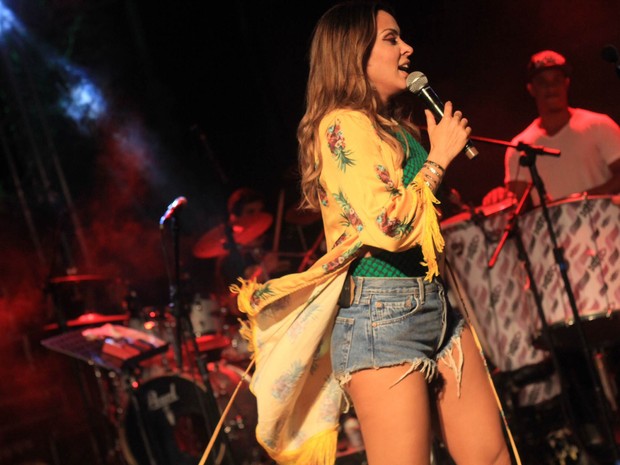 Alinne Rosa em show em Salvador, na Bahia (Foto: Sércio Freitas/ Ag. Sércio Freitas/ Divulgação)